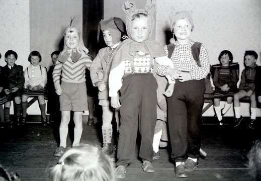 Kindertheater (1953) Der Osterhase und die Hühner