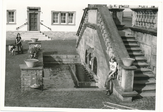 Neunröhrenbrunnen - (Foto von 1979) Quellwasser aus 9 Röhren 