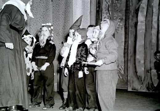 Kindergarten - (Foto von 1953) Weihnachtsfeier (01)