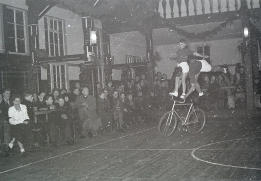 Radfahrer-Verein - (Foto von 1951) Saalsportfest Neujahr (20)