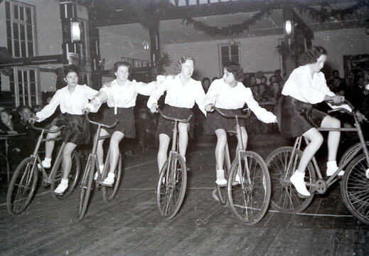 Radfahrer-Verein - (Foto von 1951) Saalsportfest Neujahr (11)