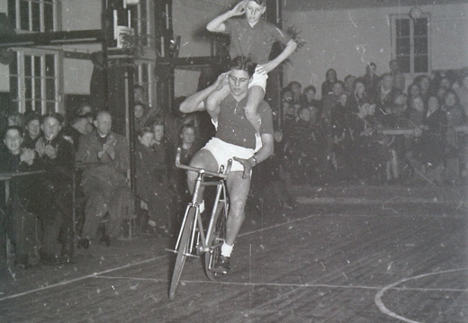 Radfahrer-Verein - (Foto von 1951) Saalsportfest Neujahr (24)