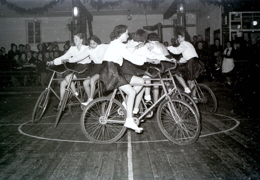 Radfahrer-Verein - (Foto von 1951) Saalsportfest Neujahr (10)