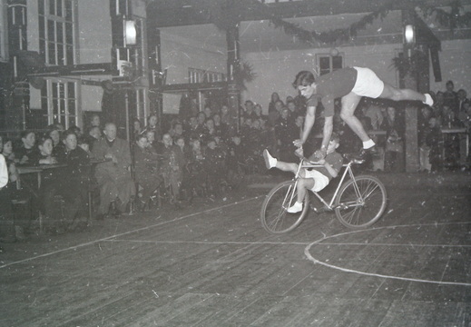 Radfahrer-Verein - (Foto von 1951) Saalsportfest Neujahr (22)
