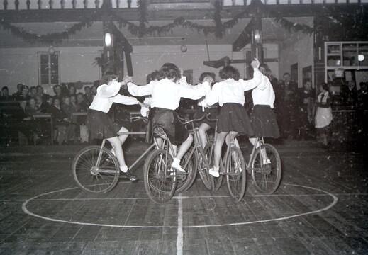 Radfahrer-Verein - (Foto von 1951) Saalsportfest Neujahr (14)