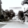 Pariser Straße - (Foto von 1952) Banner mit Hinweis auf das Bundesradfahrerfest