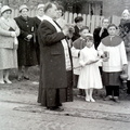 Katholische Kirche - (Foto von 1959) Besuch des Bischofs Albert Stohr (04)