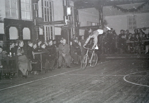 Radfahrer-Verein - (Foto von 1951) Saalsportfest Neujahr (23)