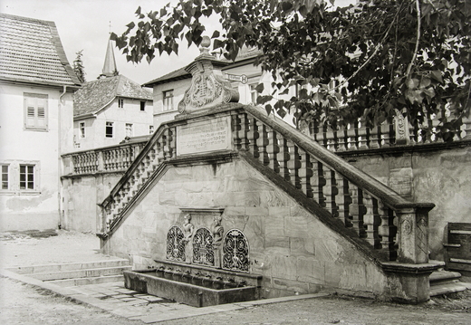 Neunröhrenbrunnen - (Foto von 1950) seitlicher Blick