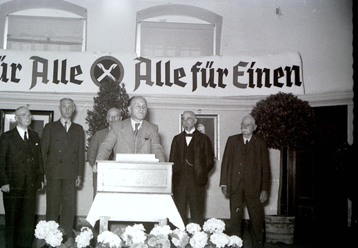 Volksbank - (Foto von 1951) Ehrung von Bankangestellten