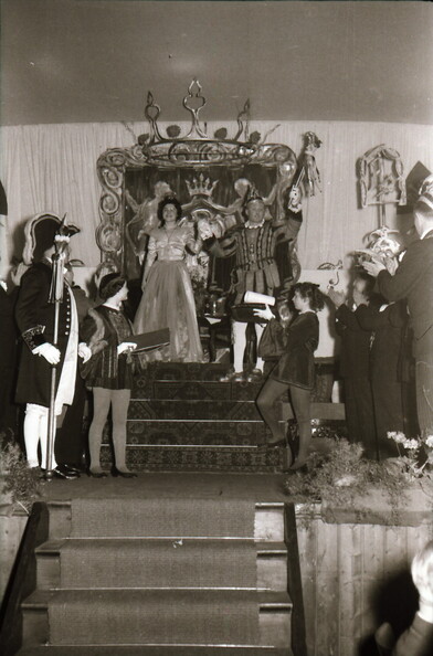 Gau-Algesheim - (Foto von 1957) Hofball (42).jpg