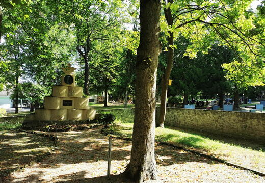 Schillerdenkmal (Foto von 2024) "Schillerplatz" am Friedhof Gabsheimer Weg