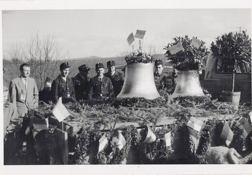 Biebelnheim - (Foto von 1955) Glockenweihe / Präsentation der Glocken