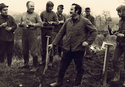 AG Natur und Umweltschutz - (Foto von 1973) Pflanzaktion (4)