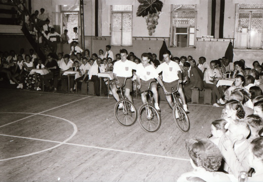 Radfahrer-Verein - (Foto von 1957) Radfahrer Fest / Kunstradwettbewerb (54)