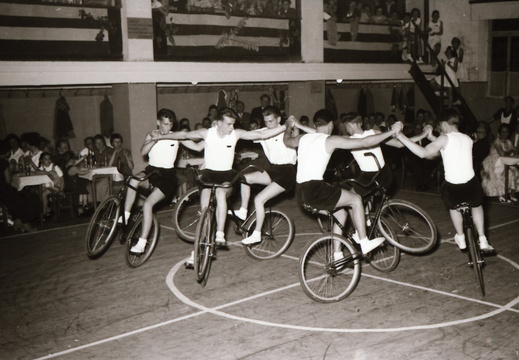 Radfahrer-Verein - (Foto von 1957) Radfahrer Fest / Kunstradwettbewerb (52)