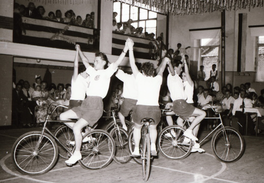 Radfahrer-Verein - (Foto von 1957) Radfahrer Fest / Kunstradwettbewerb (56)