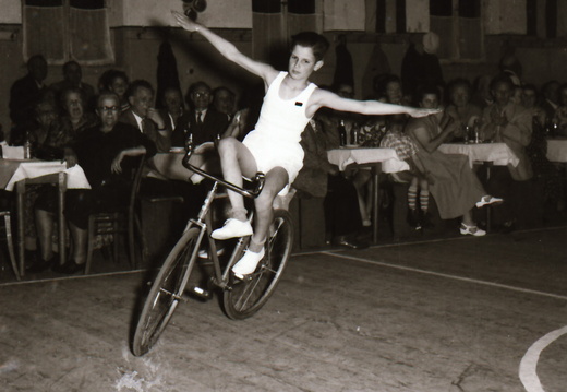 Radfahrer-Verein - (Foto von 1957) Radfahrer Fest / Kunstradwettbewerb (46)