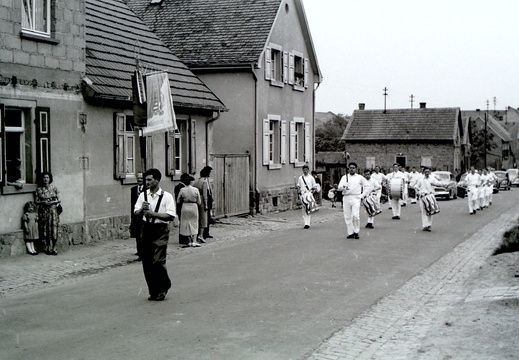 Karnevalverein - (Foto von 1958) Festzug der Fanfaren (03)