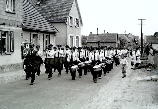 Karnevalverein - (Foto von 1958) Festzug der Fanfaren (19)