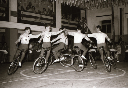Radfahrer-Verein - (Foto von 1957) Radfahrer Fest / Kunstradwettbewerb (25)