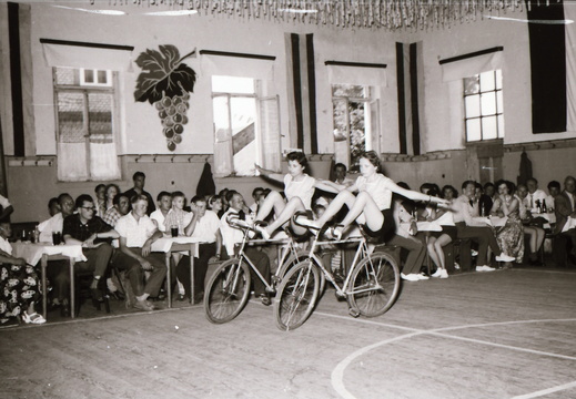 Radfahrer-Verein - (Foto von 1957) Radfahrer Fest / Kunstradwettbewerb (57)