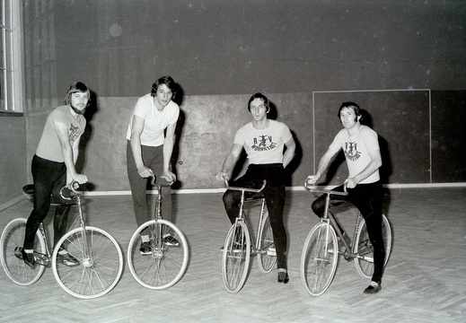 Radfahrer-Verein (1975) Präsentation erfolgreicher Kunstradfahrer