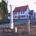 Gemeinschaftsbild - (Foto von 2009) Ulmenstraße / "ausgestellte" Exponate mit Blickrichtung Gabsheimer Weg