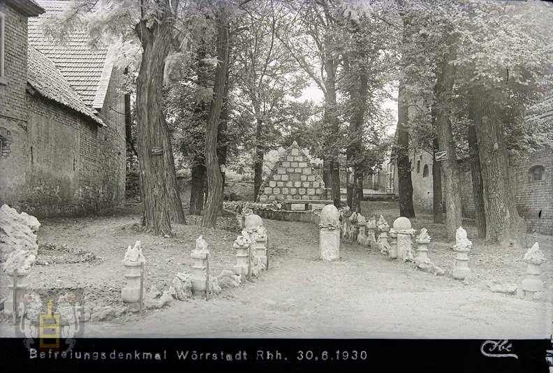 Woerrstadt-Denkmal-1930-340glslr.jpg