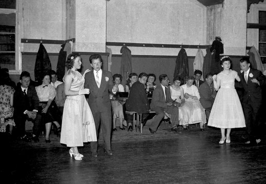 Nieder-Saulheim - (Foto von 1957) Tanzschulball (15)